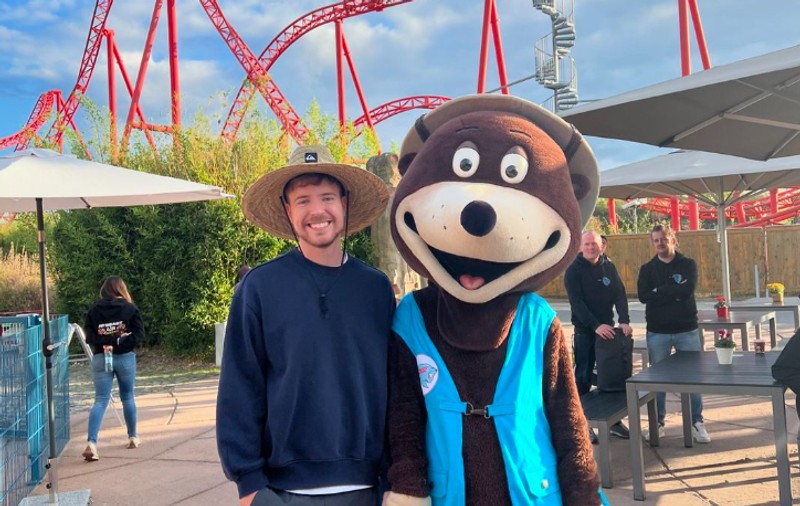 Un YouTuber milionar a închiriat tot parcul de distracții din Leipzig pentru invitații lui: „Ne-am dat de câte ori am vrut în roller-coastere”