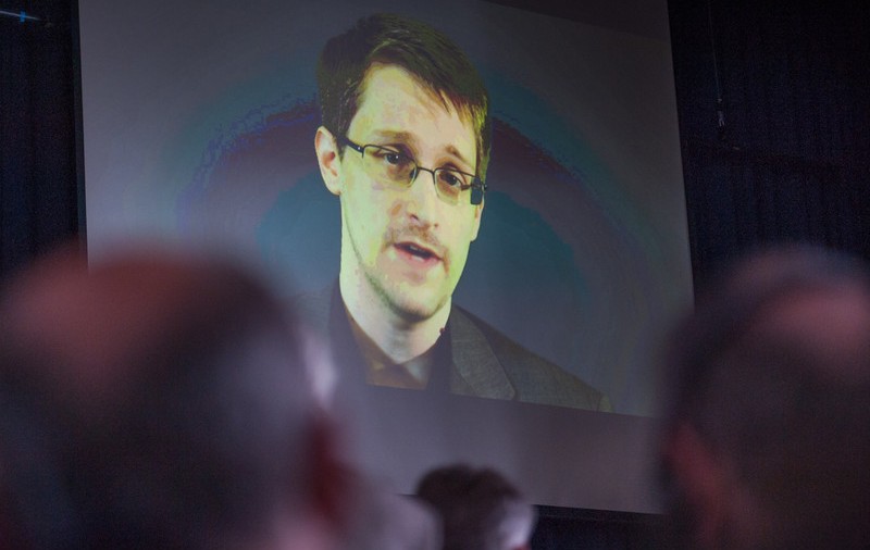 Edward Snowden - eroul trădător al americanilor, rezident în Rusia, tradus și în România. Spre luare aminte!