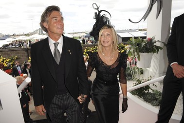 Olivia Newton-John, alături de soțul ei, John Easterling (2009) | Foto: EPA