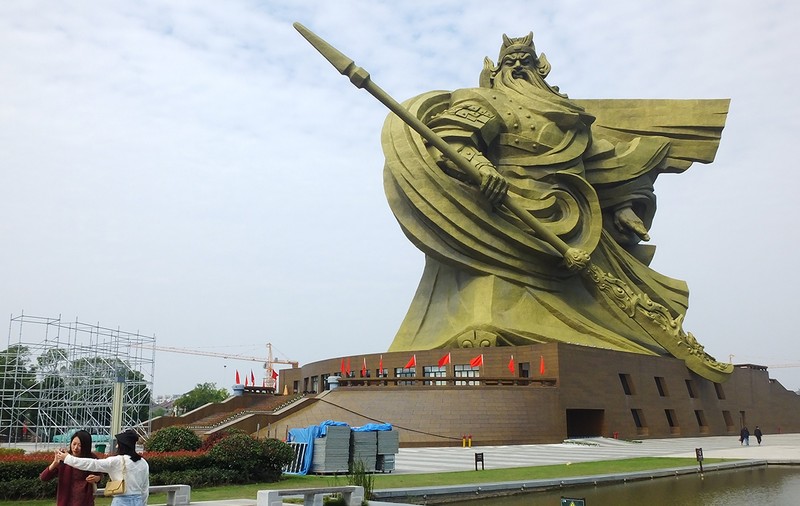 Autoritățile dintr-un oraș din China vor cheltui 20 de milioane de dolari să mute o statuie uriașă