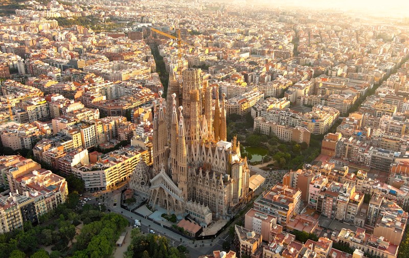 Barcelona pune capăt erei Airbnb. Turiștii nu vor mai putea închiria apartamente pentru vacanță