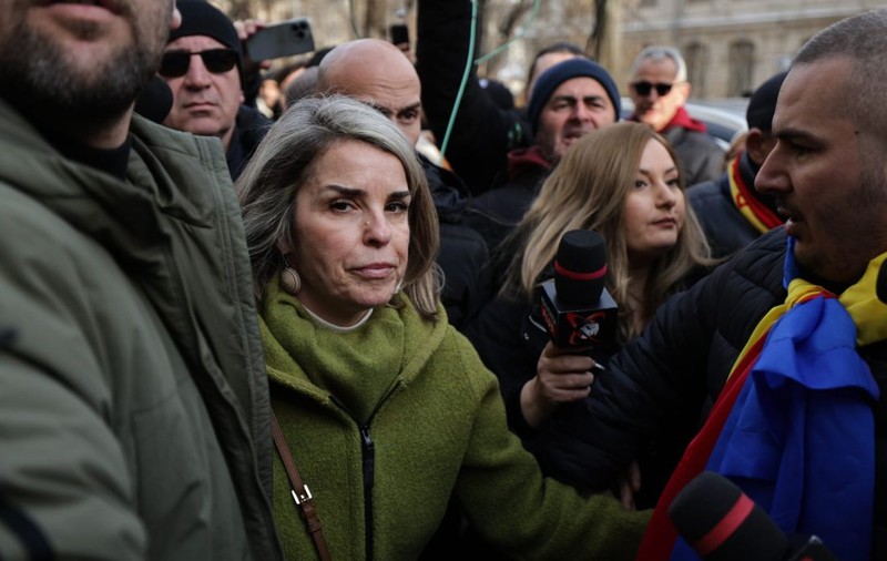 Cristela Georgescu, primele declarații după ce Călin Georgescu, soțul ei, a fost ridicat din trafic de procurori: „Spectacol al cătușelor, stăm drepți în fața oricărei minciuni”