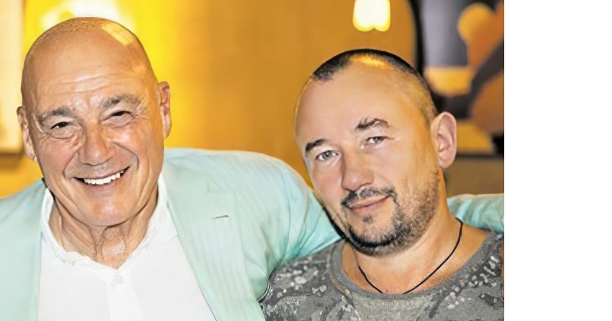 Vladimir Pozner (stânga) împreună cu Artion Șenin (dreapta)