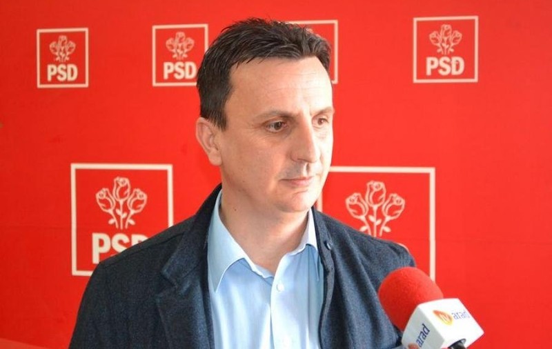 Percheziții DNA la PSD Arad. Deputatul Florin Tripa, "săltat" în drum spre aeroport: "Au venit la 6 dimineața, mi-au speriat copilul!" Procurorii îl suspectează de trafic de influență