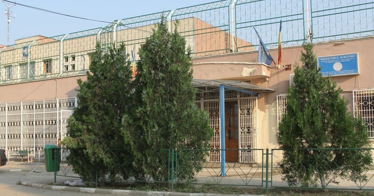 Un gardian al Penitenciarului Rahova a murit în post