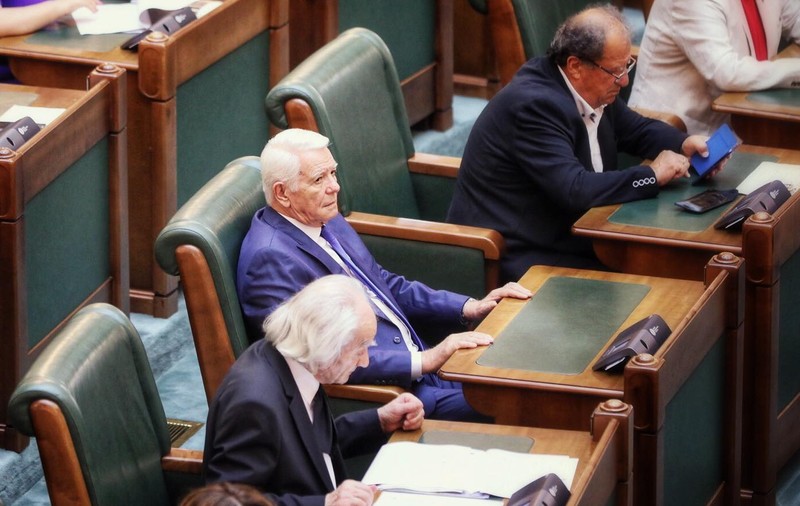 UPDATE | Teodor Meleşcanu este noul preşedinte al Senatului. Călin Popescu Tăriceanu anunță că atacă la CCR votul