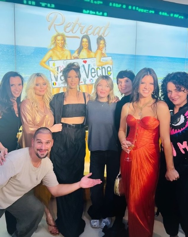 Gina Pistol a văzut filmul „Retreat Vama Veche”, în care Laura Cosoi are rol principal. Cum s-a pozat cu actrița, care a fost iubita lui Smiley 5 ani