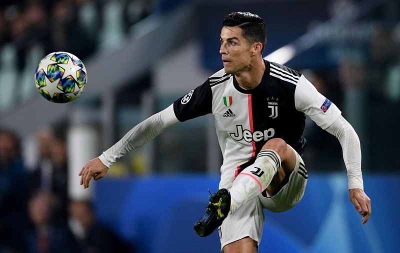 FOTO / Cristiano Ronaldo s-a antrenat pe stadion, în plină carantină! Cum au reacționat autoritățile