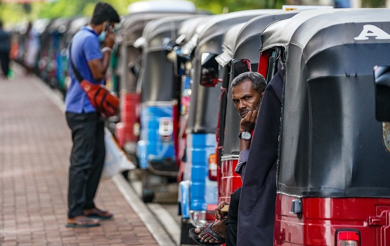 Confruntată cu cea mai gravă criză economică, Sri Lanka a interzis vânzarea de combustibil pentru populație
