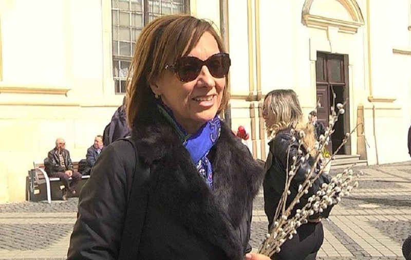 Carmen Iohannis, singură la slujba de Crăciun de la Sibiu