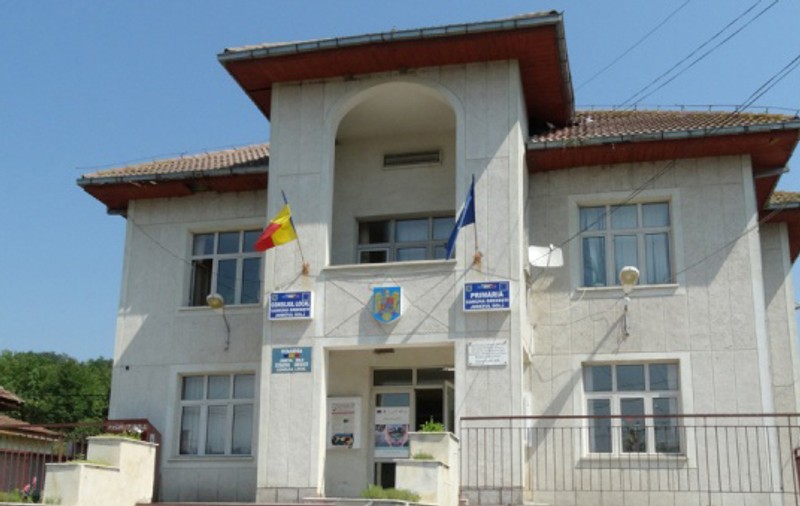Angajații unei primării din Dolj, acuzați că au făcut chef în instituție. Edilul: „Am avut o ședință mai lungă”