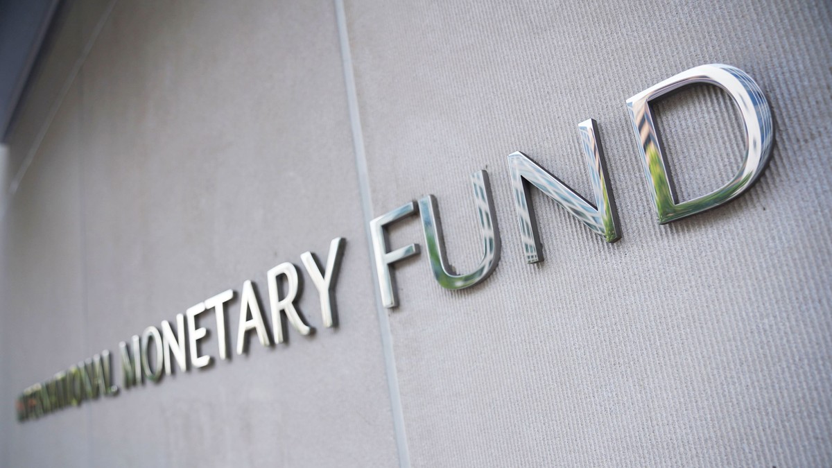 FMI cere impozit progresiv pentru reducerea inegalităților sociale. Sigla FMI