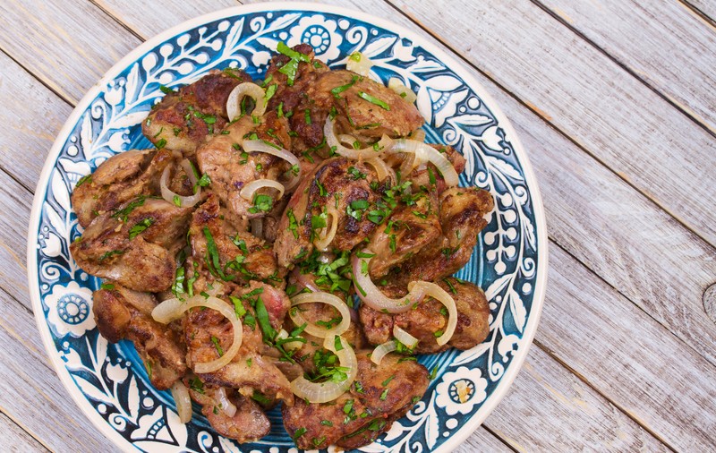 Libertatea te ajută să găteşti ieftin şi bun. Ficăţei de pui cu ceapă cu doar 8,4 lei