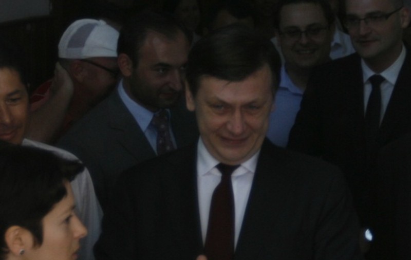 Ce i-a transmis CRIN ANTONESCU lui TRAIAN BĂSESCU, la ieșirea de la vot