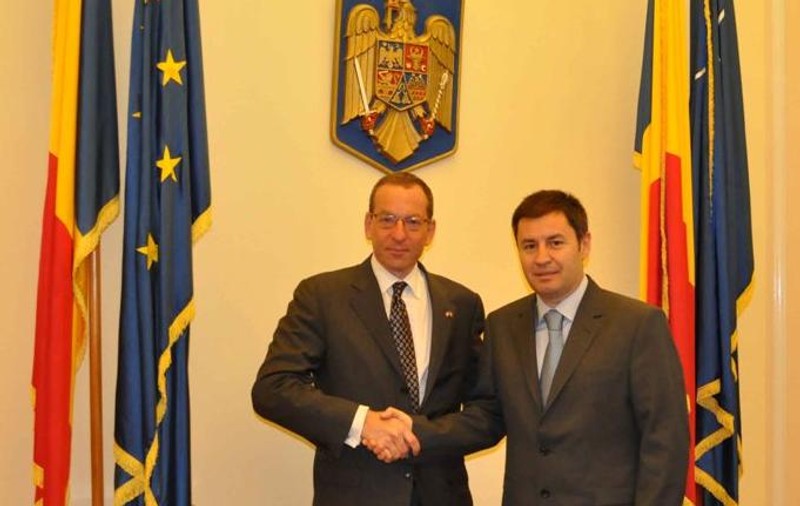 Suntem buni! Ministrul Igaş, felicitat de Ambasadorul SUA pentru eforturile depuse de Poliţia Română