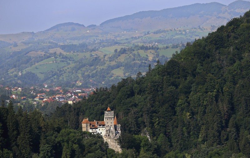 Johnny Depp, Nicolas Cage și Alice Cooper, printre starurile care au vizitat Castelul Bran. Ce i-a adus acolo
