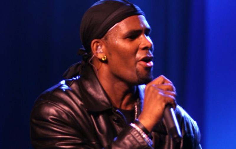 R. Kelly a recunoscut că nu ştie să citească