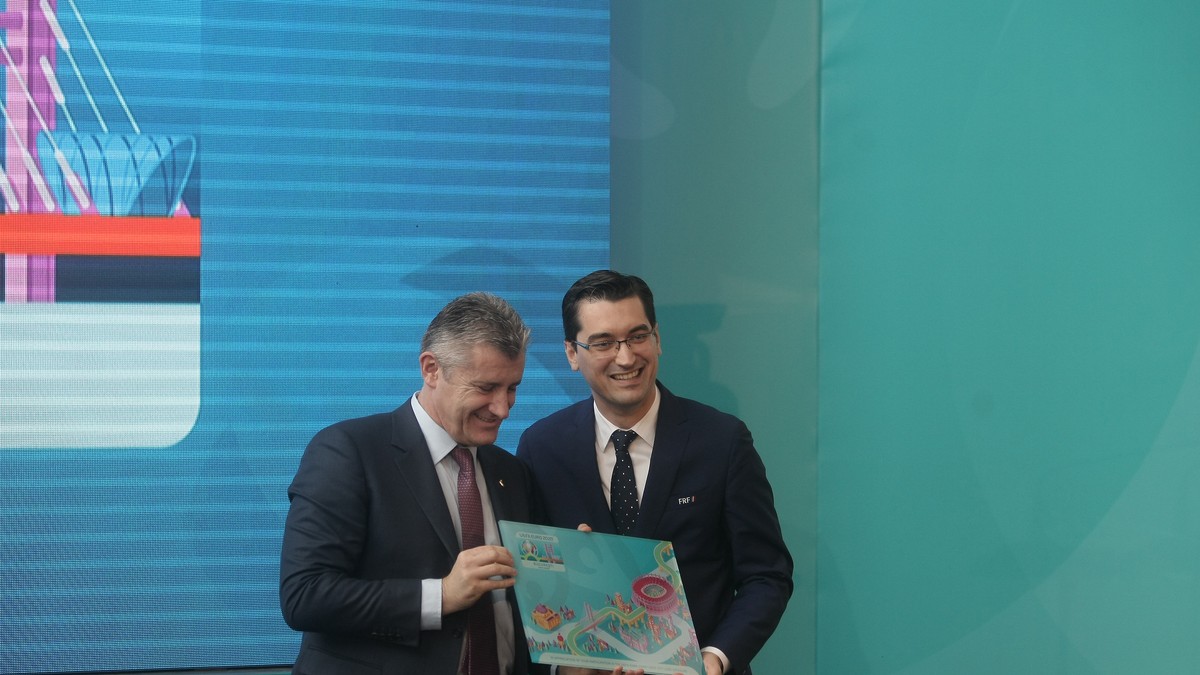 Davor Suker, stânga, și Răzvan Burleanu, dreapta, fotbalistul și „corporatistul”