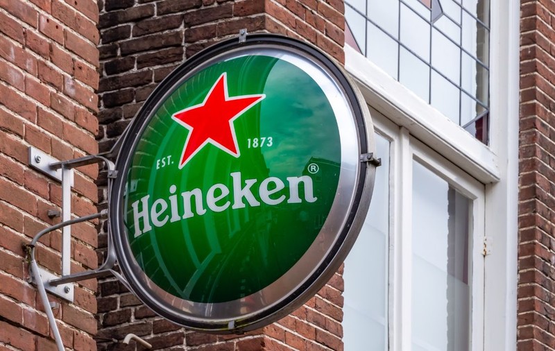 Heineken concediază peste 6.000 de angajați din cauza scăderii profitului la nivel global. Restructurarea va afecta posturile din Europa