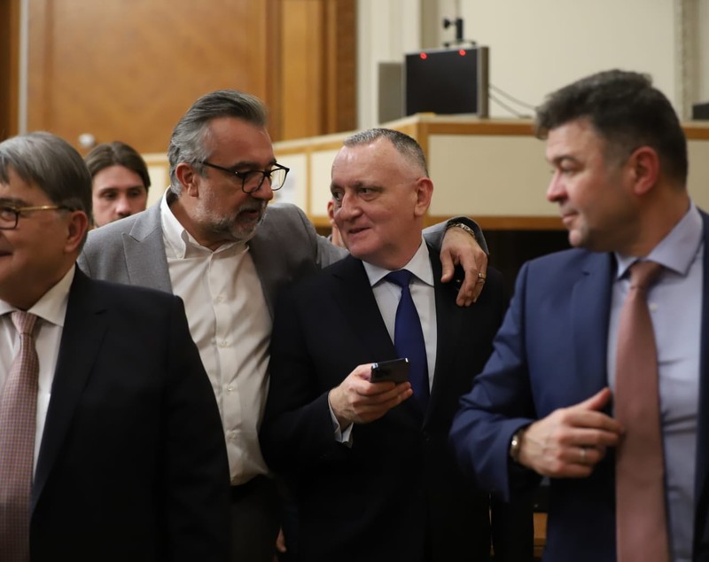 Guvernul Ciolacu 2, învestit după audieri- fulger. Puterea a tremurat până în ultimul moment. Ce nu s-a văzut la televizor | Reportaj