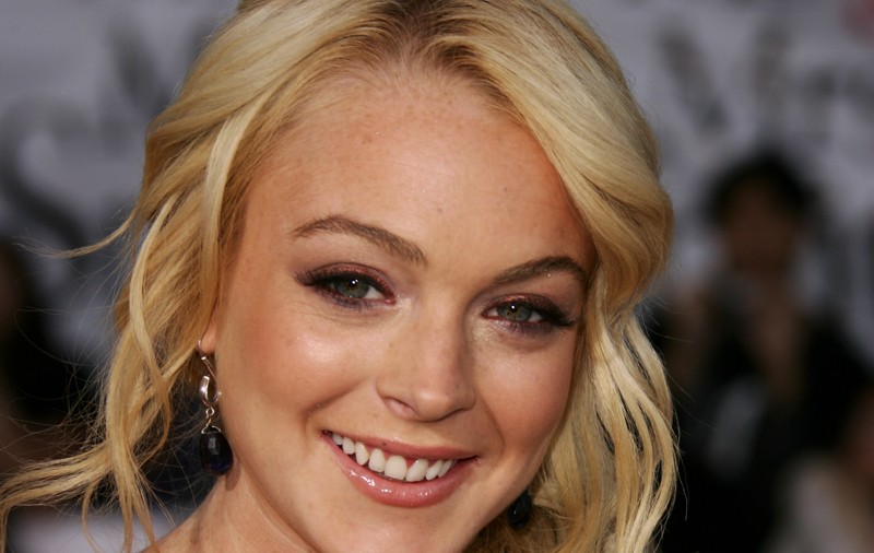 Vezi ce actriţă celebră de la Hollywood se iubeşte cu un puşti de 19 ani!