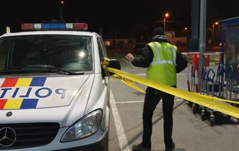 UPDATE | Răsturnare de situaţie în cazul scandalului din parcarea unui magazin din Timișoara. Atacatorul care a înjunghiat doi bărbați a fost pus în libertate