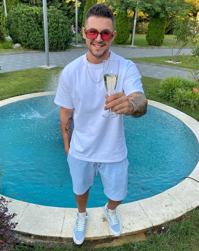 Mario Fresh a cucerit în club o fostă prezentatoare TV, apoi a plecat cu ea acasă. Cum încearcă să o uite pe Alexia Eram