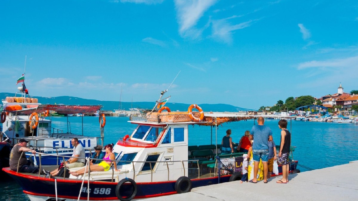 Barca între Nesebar și Sunny Beach, Port, pe partea nordică a peninsulei, Nesebar, coasta Mării Negre, Bulgaria