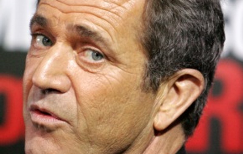 Mel Gibson îşi ţine premiile în şifonier