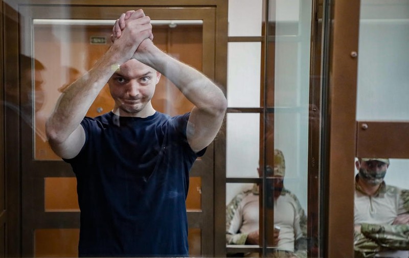 Ce a scris pe prima pagină un ziar din Moscova, după ce fostul său jurnalist Ivan Safronov a fost condamnat la 22 de ani de închisoare pentru „spionaj”