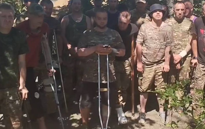 O bloggeriță rusă prorăzboi publică fotografii cu soldați în cârje sau cu membrele amputate trimiși de Kremlin în prima linie: „Comandanților nu le pasă”