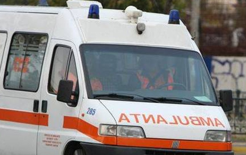 ACCIDENT GRAV ÎN CONSTANŢA! O maşină a intrat într-un copac, iar două persoane au murit