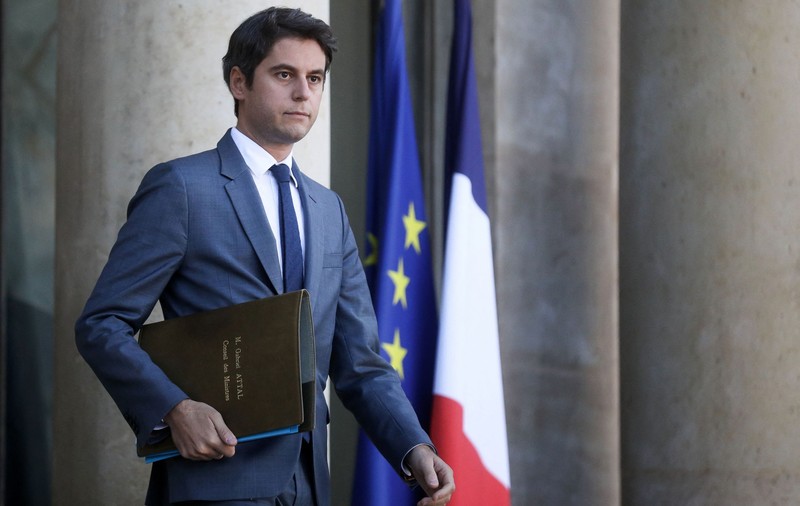 Gabriel Attal, un fidel al lui Macron, membru al elitei, cu o ascensiune politică fulminantă, devine cel mai tânăr premier din istoria Franței moderne