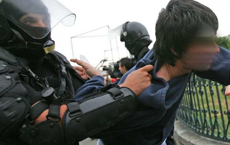 Are 14 dosare penale la vârsta de 17 ani şi era cercetat în libertate