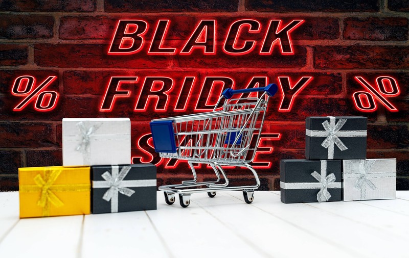 Aproape 5,5 milioane de români vor să cumpere de Black Friday 2024 | STUDIU