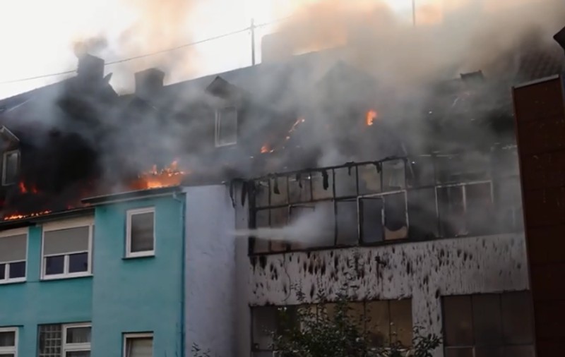 Casa în care s-a născut Erich Honecker, fostul lider comunist al RDG, mistuită de un incendiu. La cât se ridică pagubele