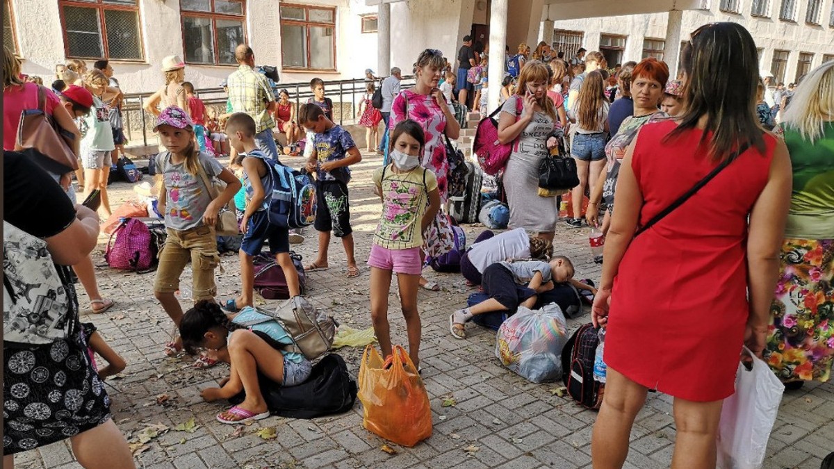 Mii de oameni au fost evacuați în nordul Crimeii, în urma unei puternice poluări industriale. Rușii au tăcut zece zile