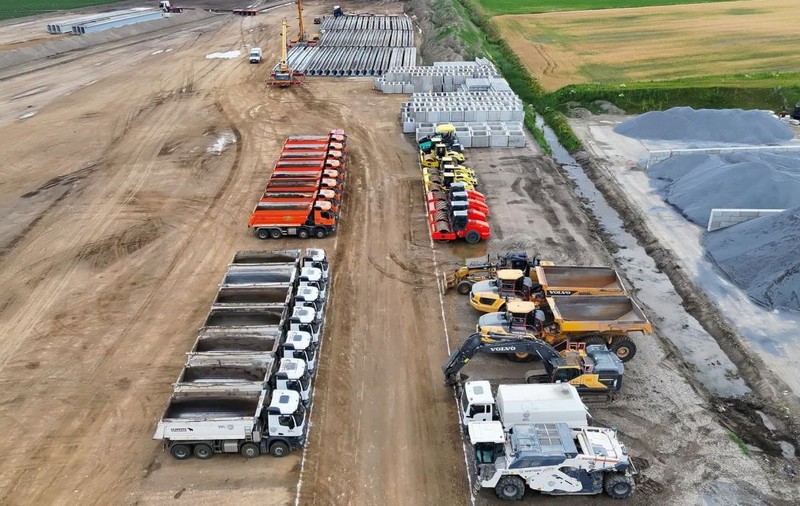 Contestația care ține în loc autostrada A8. Austriecii de la Strabag aduc acuzații grele autorităților române: oferta concurenților de la Danlin ar fi fost îmbunătățită ulterior depunerii  