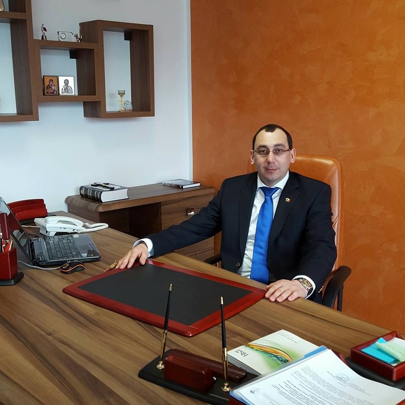 Primarul comunei Vatra Moldoviței, Virgil Saghin