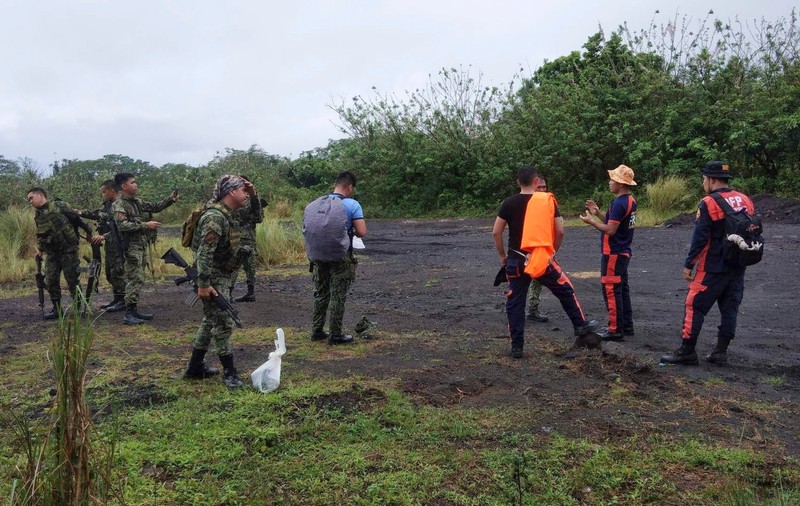Patru morți, confirmați după ce un avion s-a prăbușit pe un vulcan în Filipine