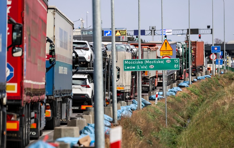 Un alt treilea șofer de camion ucrainean a murit în blocajul de la granița cu Polonia