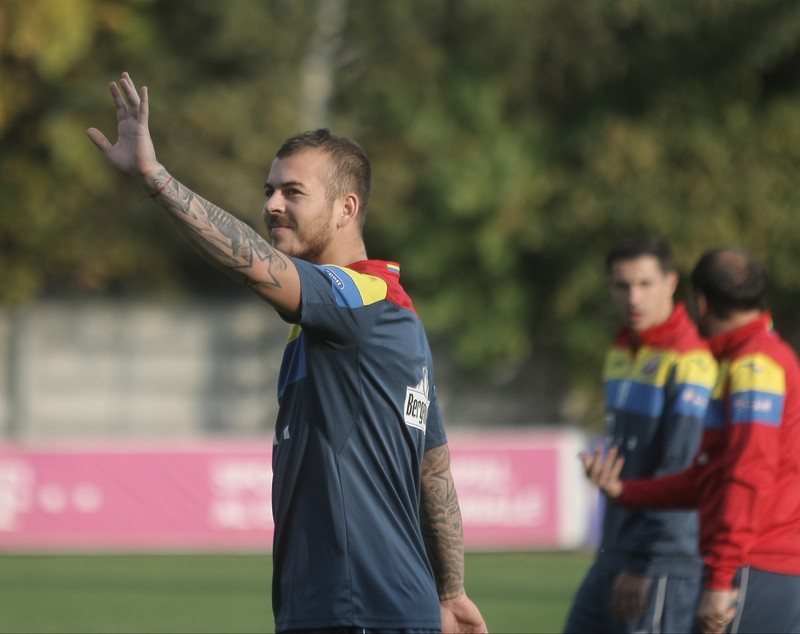 Armenia - România (sâmbătă, ora 19.00, TVR 1). Alibec, deranjat de criticile lui Bölöni: ”A exagerat!”. Atacantul dă sfoară-n țară: ”N-am iubită” / INTERVIU & GALERIE FOTO