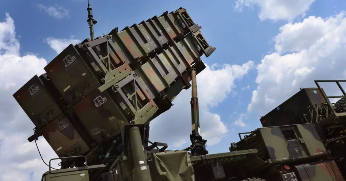 În imagine este ilustrat un sistem de apărare aeriană Patriot