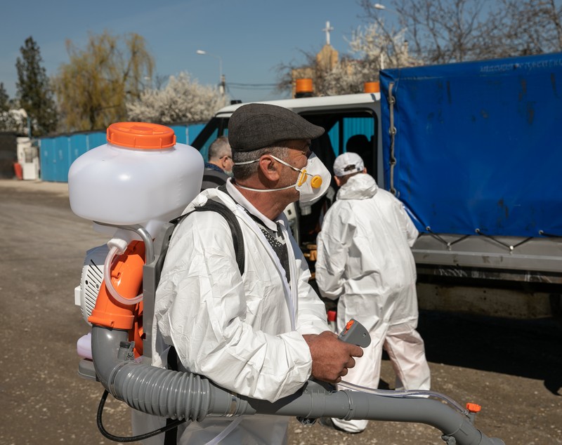 Eroii necunoscuți. 4.000 de ”gunoieri” înfruntă în București pandemia de coronavirus și stigmatizarea: ”Fără ei, în trei zile avem și holeră”