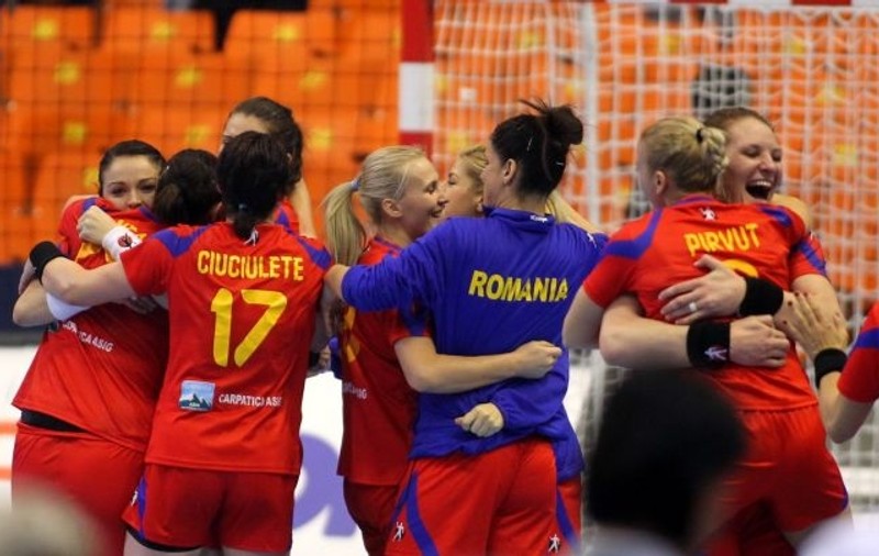 Naţionala feminină de handbal a învins Belarus în deplasare şi este favorită la calificarea la Europene