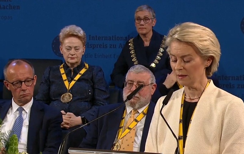 Ursula von der Leyen primeşte Premiul Charlemagne şi îndeamnă la o „Pax Europaea”: „Regimurile autoritare sunt pregătite să ne exploateze”