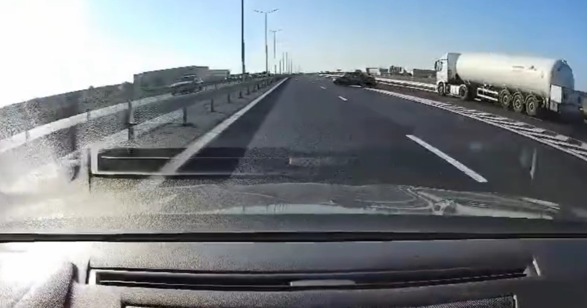 Mașina care se întoarce în mijlocul autostradei A1 București - Pitești