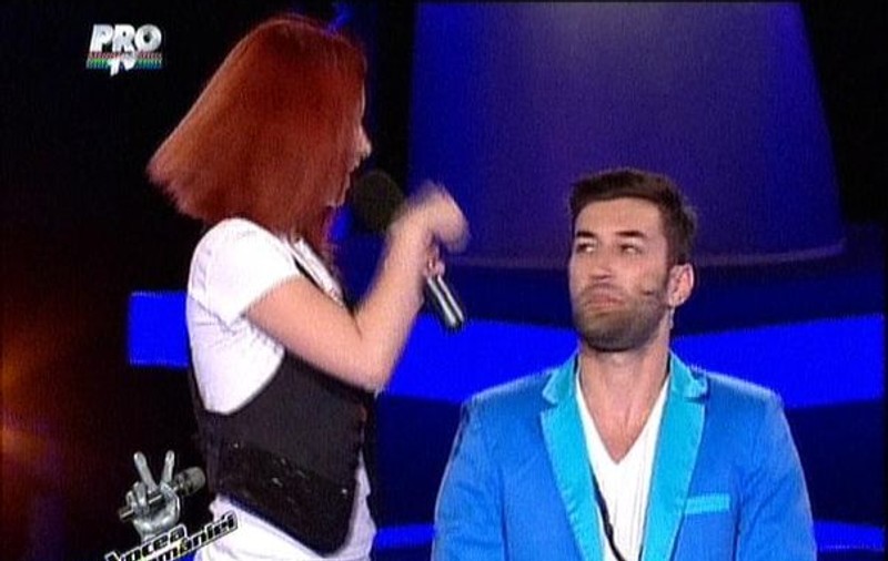 O concurentă de la "Vocea României" l-a îngenuncheat pe Smiley