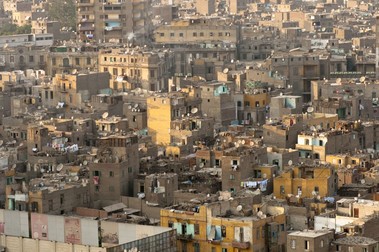 Vedere din Cairo peste blocurile fragile în care trăiesc milioane de oameni FOTO: Shutterstock