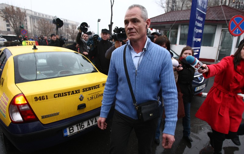 EXCLUSIV / Libertatea l-a găsit pe vatmanul care l-a lovit cu tramvaiul pe Mircea Lucescu: "Am primit amenințări cu moartea"